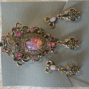 CLIP EARRINGS & brooch/pin